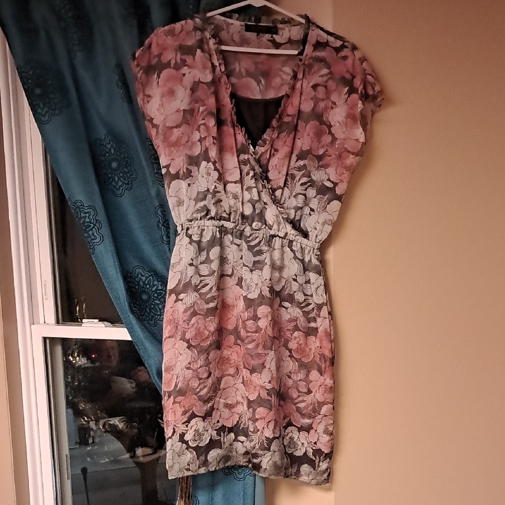 The Limited Pink and Gray V-Neck Flutter Sleeve Top